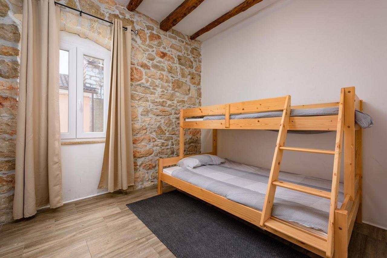 Center House With Apartments Umag Zewnętrze zdjęcie