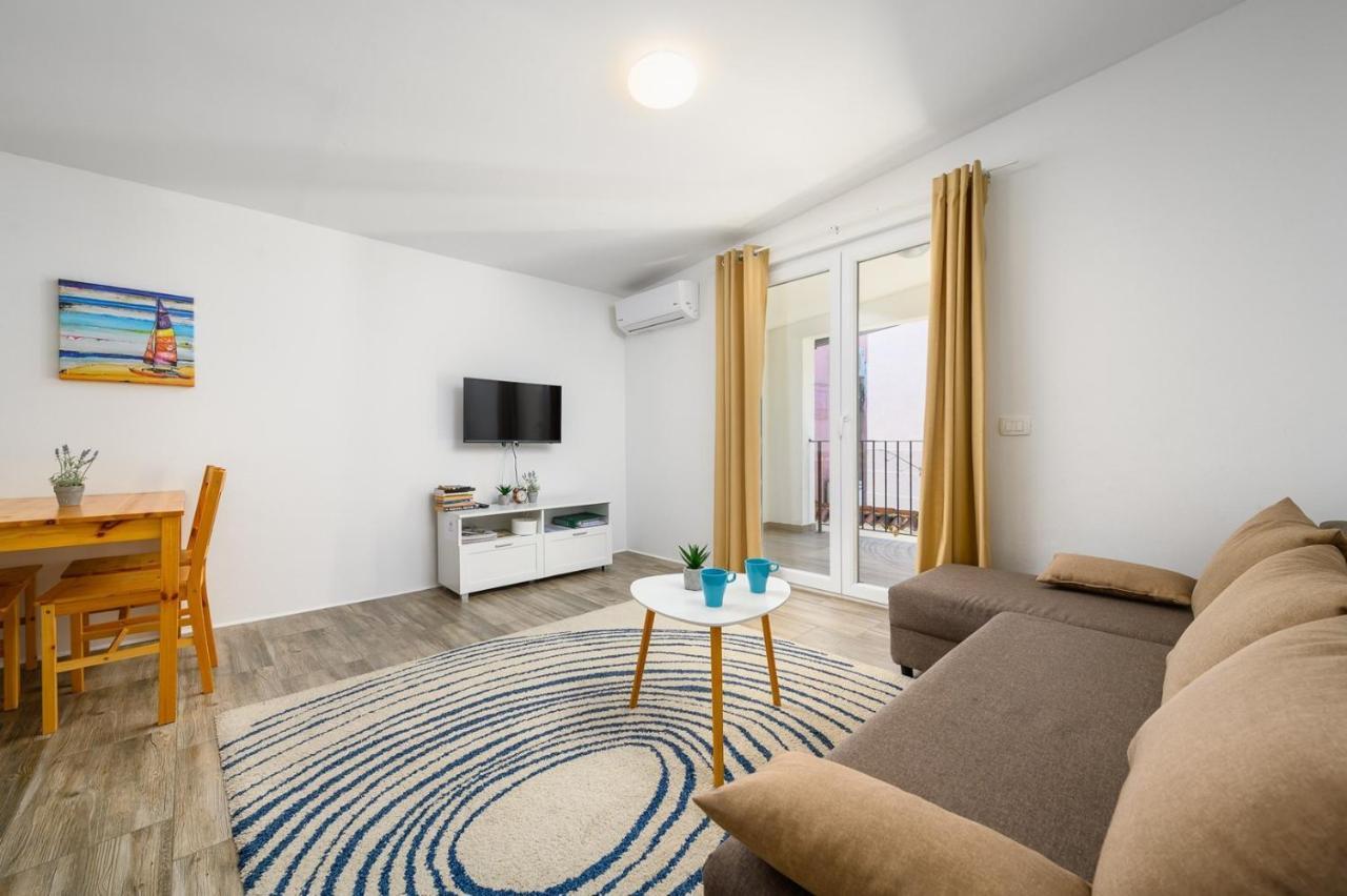 Center House With Apartments Umag Zewnętrze zdjęcie